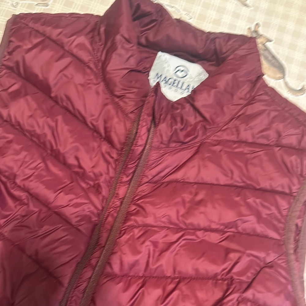 Magellan Outdoors Women's Burgundy Puffer Vest szXXL